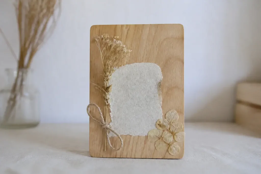 Carte faite main sur bois avec poeme imprime